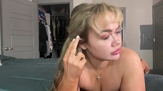 ElenaErickson online show from 6, 3, 2025