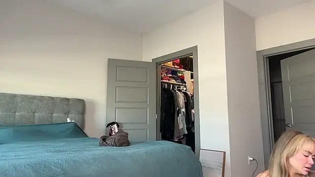 ElenaErickson online show from 5, 2, 2025