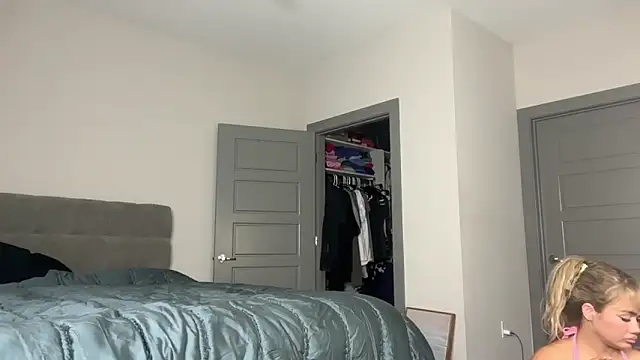 ElenaErickson online show from 4, 3, 2025