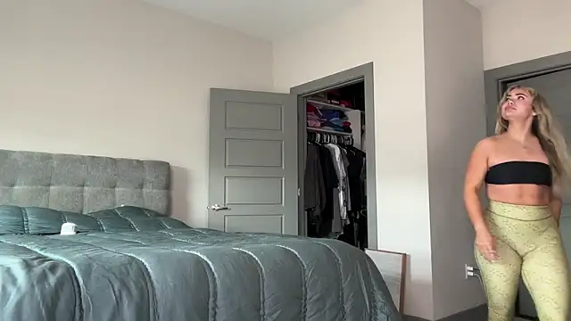 ElenaErickson online show from 12, 3, 2025