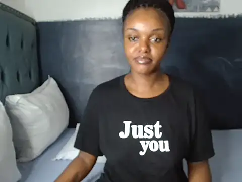 Snapshot of FaeMDom2 chatting on 12, 10, 2025 FaeMDom2 online show from 12, 10, 2025