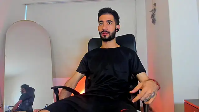 Snapshot of Your__hero1 chatting on 21, 10, 2025 Your hero1 online show from 21, 10, 2025