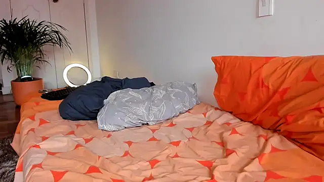 Snapshot of Your__hero1 chatting on 13, 11, 2025 Your hero1 online show from 13, 11, 2025