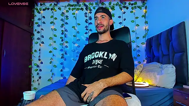 Snapshot of Your__hero1 chatting on 17, 3, 2025 Your hero1 online show from 17, 3, 2025