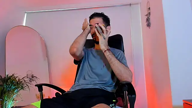 Snapshot of Your__hero1 chatting on 25, 10, 2025 Your hero1 online show from 25, 10, 2025