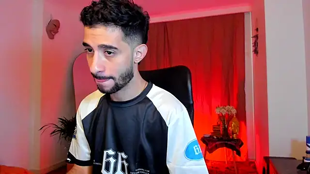 Snapshot of Your__hero1 chatting on 5, 11, 2025 Your hero1 online show from 5, 11, 2025