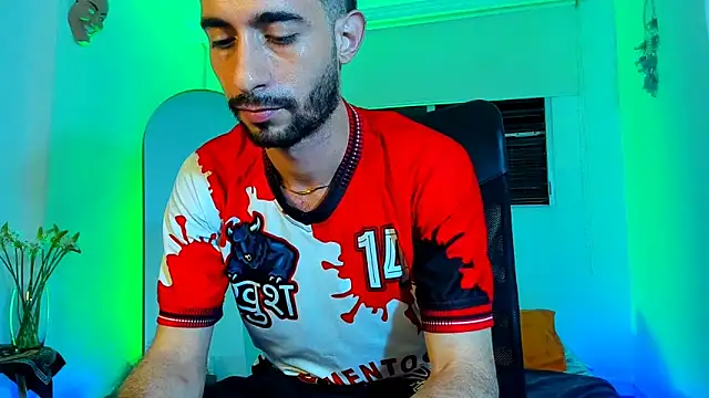 Snapshot of Your__hero1 chatting on 5, 10, 2025 Your hero1 online show from 5, 10, 2025