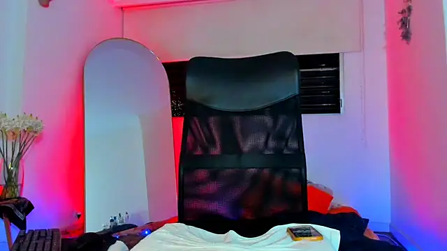 Snapshot of Your__hero1 chatting on 15, 10, 2025 Your hero1 online show from 15, 10, 2025