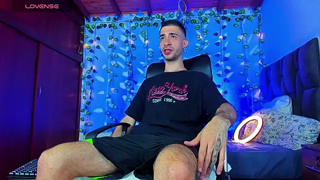 Snapshot of Your__hero1 chatting on 27, 2, 2025 Your hero1 online show from 27, 2, 2025