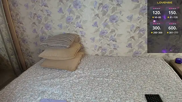 Snapshot of Louise_Lavender chatting on 3, 6, 2026 Louise Lavender online show from 3, 6, 2026