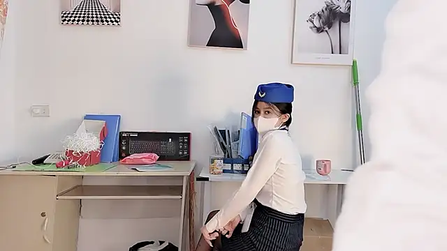 Mono-Stewardesss online show from 8, 1, 2026