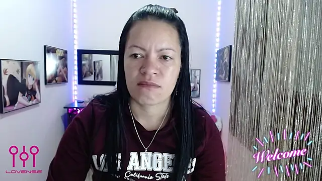 Cristal w online show from 9, 10, 2025