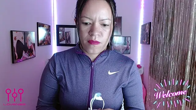 Cristal w online show from 12, 9, 2025