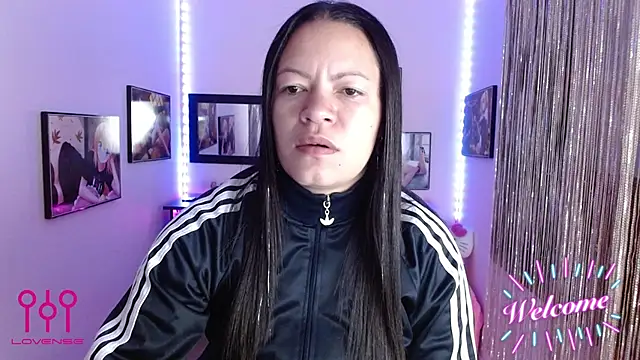 Cristal w online show from 10, 9, 2025