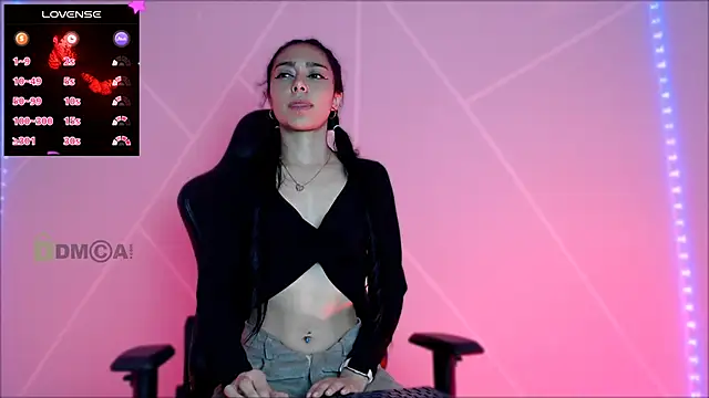 lilylouisee online show from 5, 3, 2025