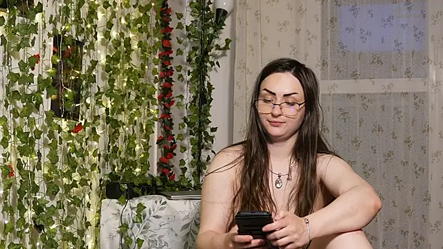 NaughtYHomemadE online show from 17, 5, 2026
