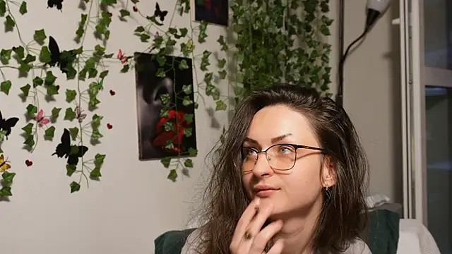 NaughtYHomemadE online show from 12, 9, 2025