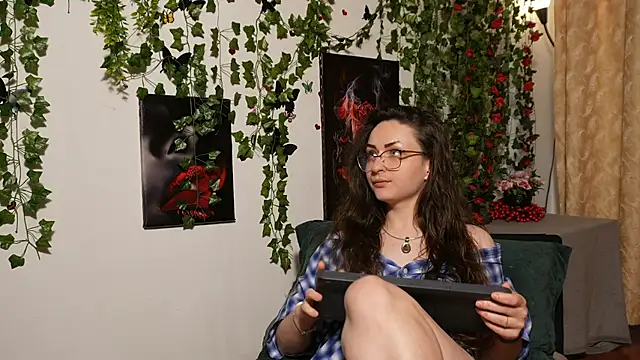 NaughtYHomemadE online show from 9, 11, 2025