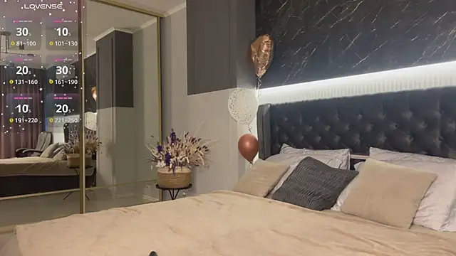 XtraHotX online show from 11, 3, 2025