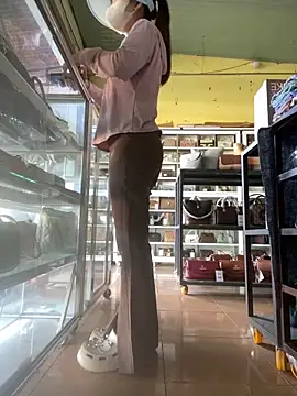 Snapshot of Rosa_998 chatting on 13, 11, 2025 Rosa 998 online show from 13, 11, 2025