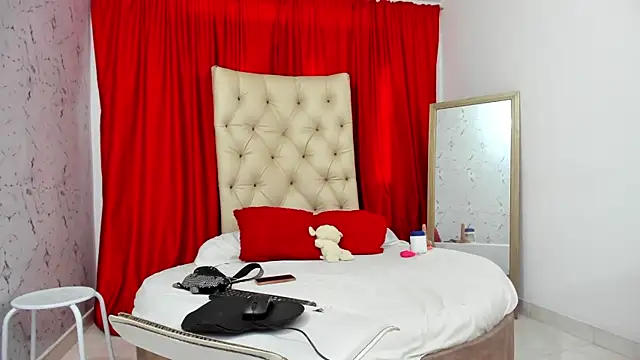 Snapshot of luna_hoott chatting on 5, 6, 2026 luna hoott online show from 5, 6, 2026
