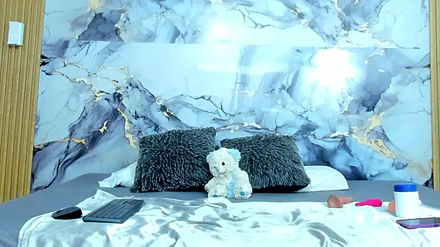 luna hoott online show from 2, 12, 2025