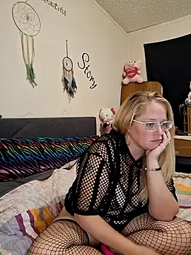 Toybox13 Pika online show from 18, 9, 2025