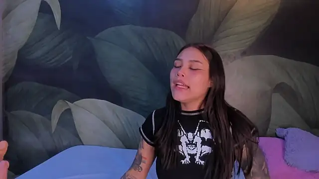 Snapshot of sweett_dirty chatting on 5, 3, 2025 sweett dirty online show from 5, 3, 2025