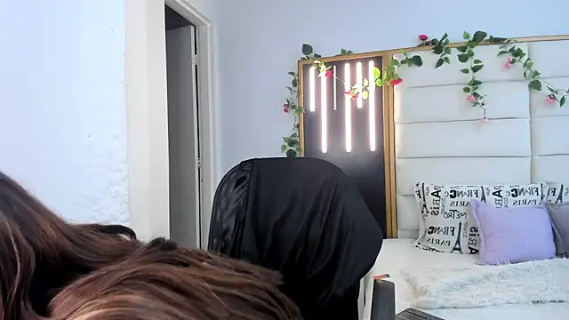 pretty ariiel online show from 7, 3, 2025