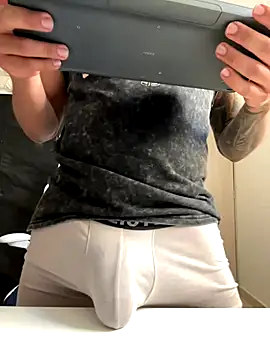 Snapshot of sendfer chatting on 12, 9, 2025 sendfer online show from 12, 9, 2025