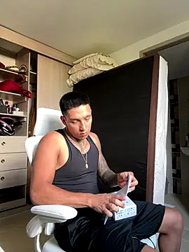 Snapshot of sendfer chatting on 15, 10, 2025 sendfer online show from 15, 10, 2025