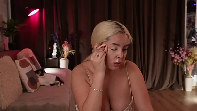 Snapshot of VictoriaMorrone chatting on 14, 10, 2025 VictoriaMorrone online show from 14, 10, 2025