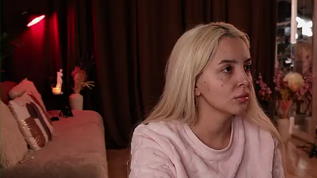 Snapshot of VictoriaMorrone chatting on 7, 10, 2025 VictoriaMorrone online show from 7, 10, 2025