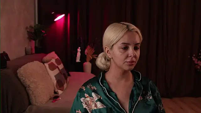 Snapshot of VictoriaMorrone chatting on 11, 10, 2025 VictoriaMorrone online show from 11, 10, 2025