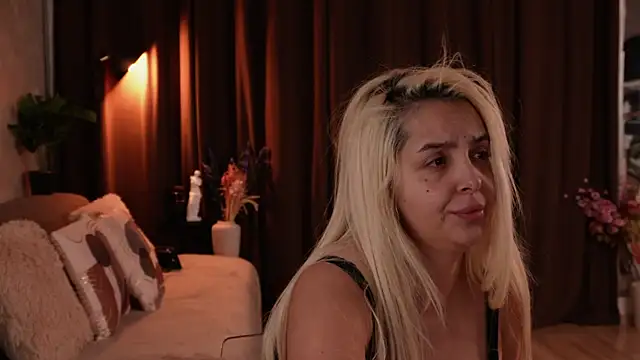 Snapshot of VictoriaMorrone chatting on 27, 10, 2025 VictoriaMorrone online show from 27, 10, 2025