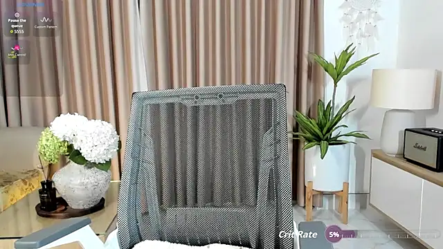 Snapshot of _Joliie_ chatting on 25, 6, 2026 Joliie online show from 25, 6, 2026