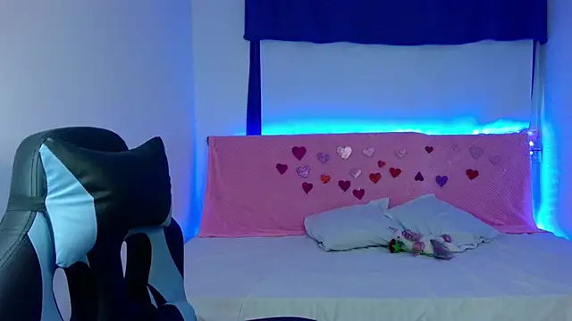 Lia 14  online show from 23, 2, 2025