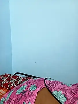 Snapshot of reemacouple007 chatting on 28, 10, 2025 reemacouple007 online show from 28, 10, 2025