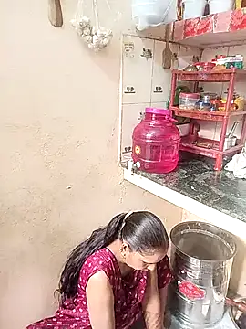 Snapshot of reemacouple007 chatting on 13, 10, 2025 reemacouple007 online show from 13, 10, 2025