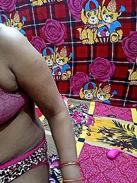 Snapshot of reemacouple007 chatting on 5, 10, 2025 reemacouple007 online show from 5, 10, 2025