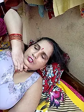 Snapshot of reemacouple007 chatting on 24, 9, 2025 reemacouple007 online show from 24, 9, 2025