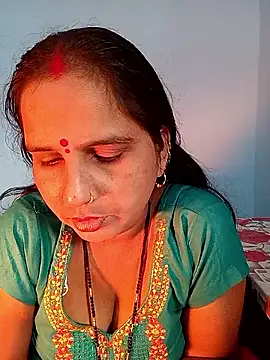 Snapshot of reemacouple007 chatting on 13, 11, 2025 reemacouple007 online show from 13, 11, 2025