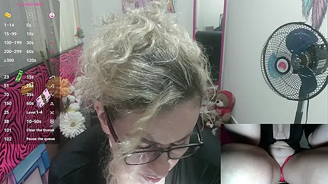 ViickySexy online show from 1, 12, 2025