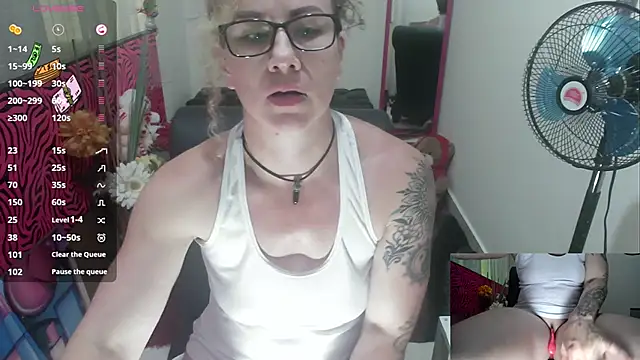 ViickySexy online show from 27, 10, 2025