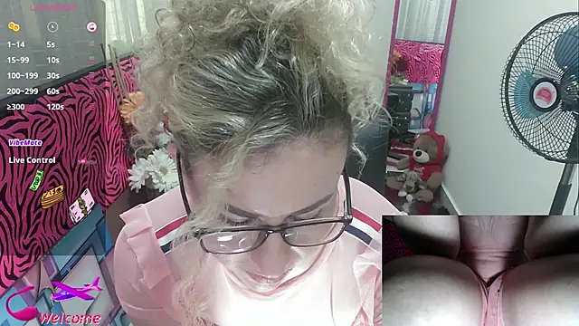 ViickySexy online show from 19, 11, 2025