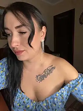 Roxana Bell online show from 9, 9, 2025