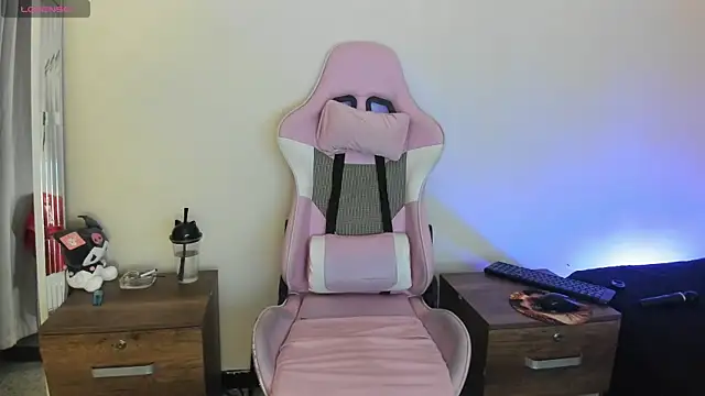 liily moore online show from 23, 9, 2025