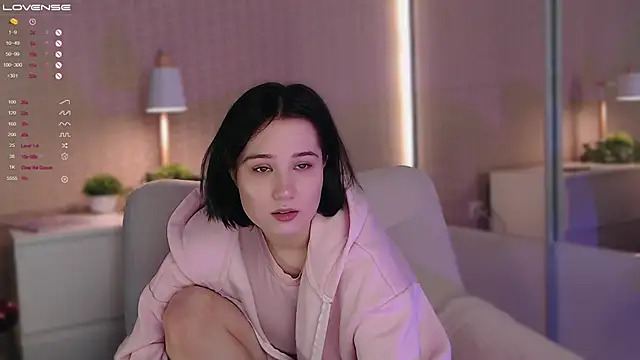 LissaLarsson  online show from 4, 1, 2025