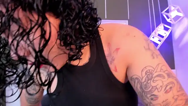 Snapshot of Alexxxholy chatting on 18, 2, 2025 Alexxxholy online show from 18, 2, 2025