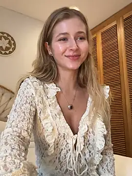 LunaRase online show from 8, 3, 2025